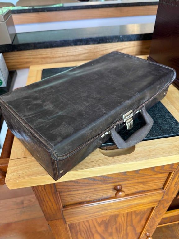 Crolsey turntable/stereo & bag of cassettes - Image 7