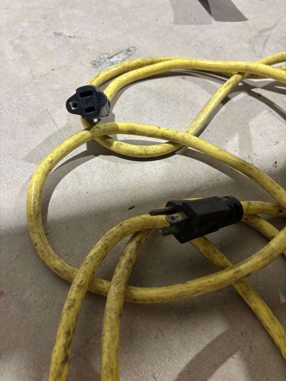 Yellow extension cord - Image 2