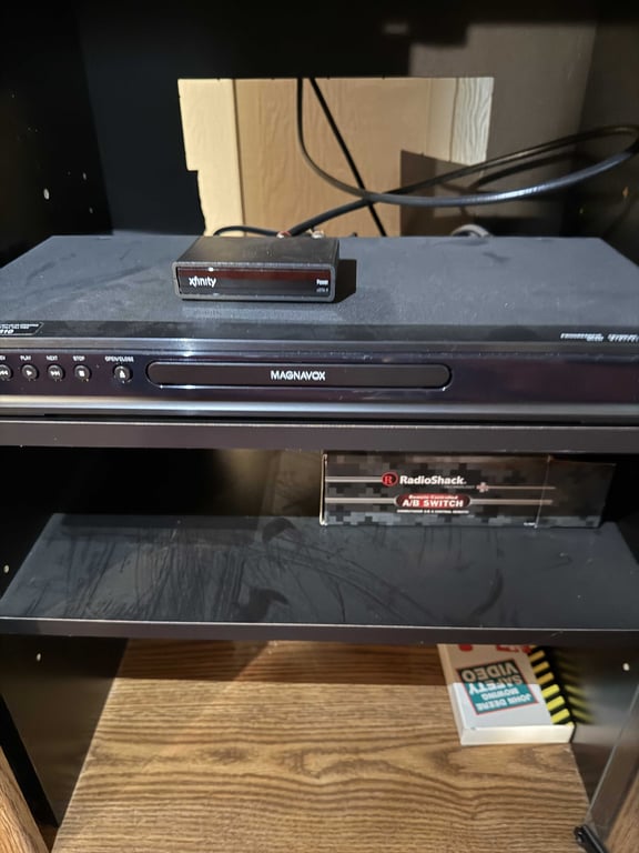 TOSHIBA CRT TV W/STAND & DVD PLAYER - Image 2