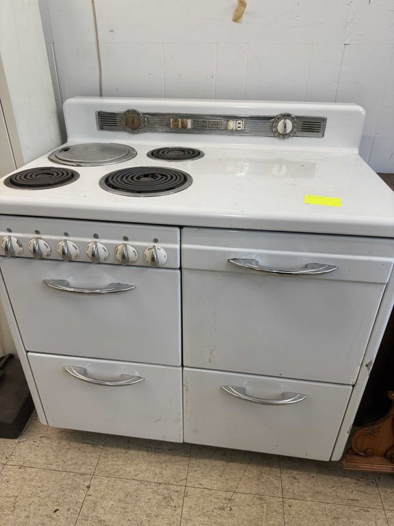 VTG HOTPOINT STOVE (UNTESTED)