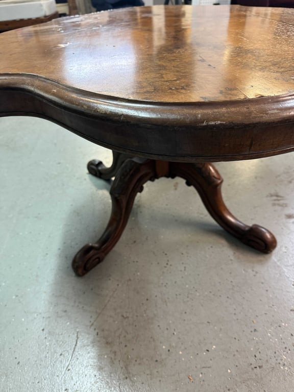19TH CENTURY VICTORIAN BURR WALNUT SERPENTINE TABLE - Image 3