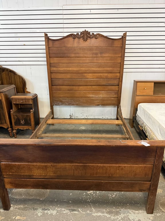 VICTORIAN SAMPLER COLLECTION PANEL BED (FULL)
