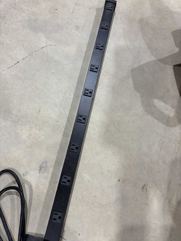12 Outlet Power Strip - Image 2