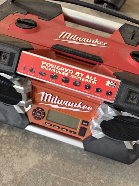Milwaukee Electric Radio - Image 3