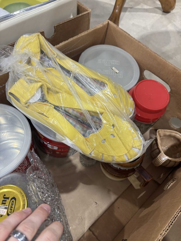 Box with shoes, cups, coffee cans, misc - Image 3
