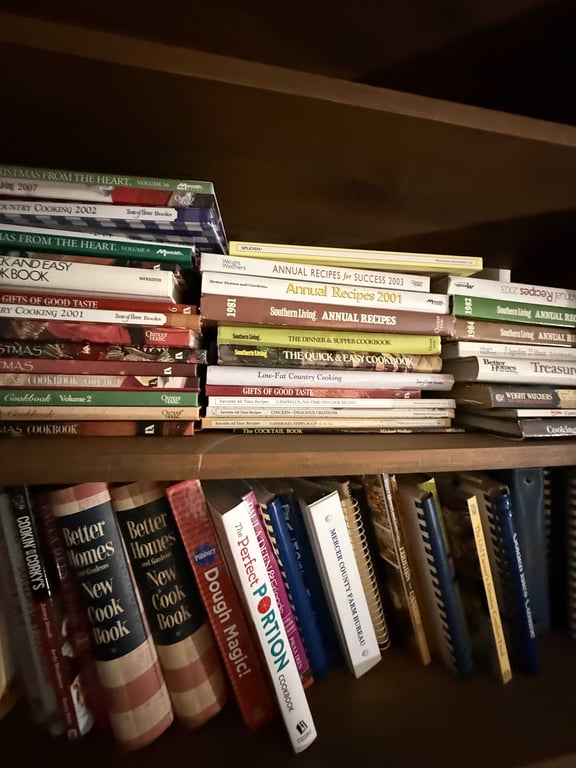 GROUPING VTG COOKBOOKS & BOOKS - Image 3