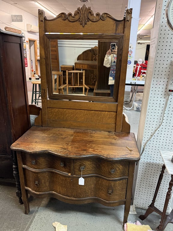 ANT. DRESSER W/ A SERPENTINE FRONT & TILT MIRROR
