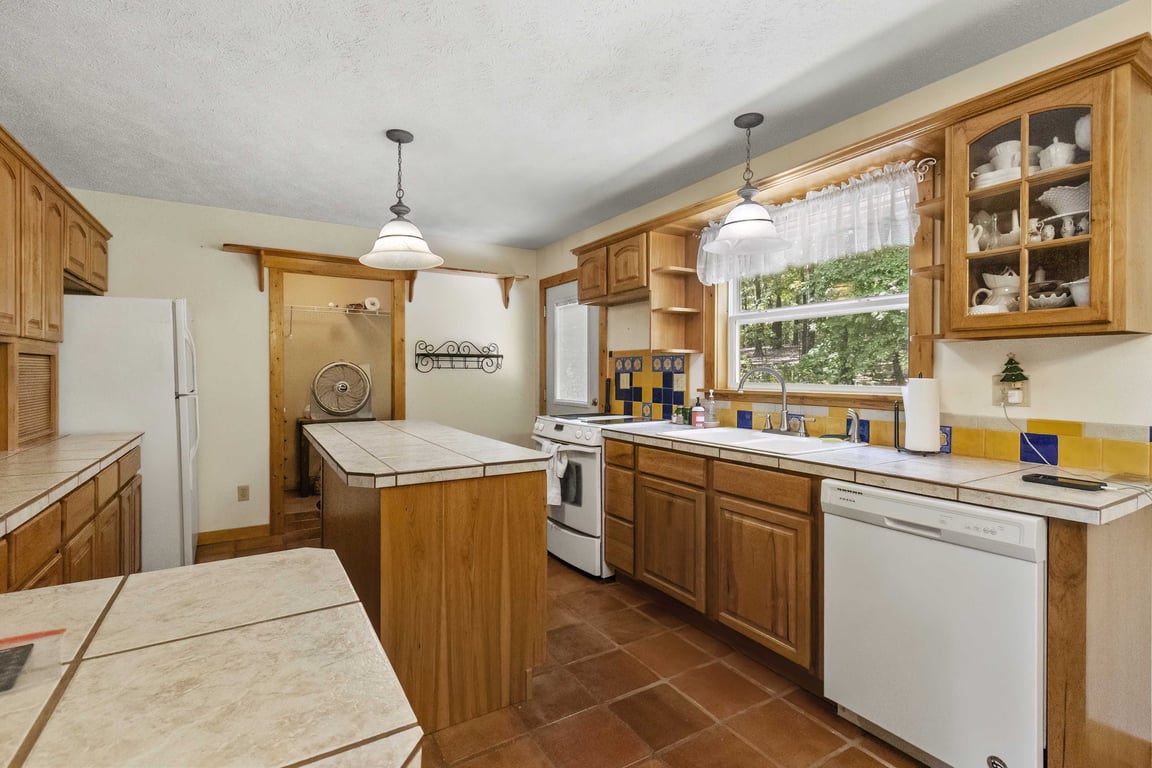 3 bed 3 bath home on 26.19 acres - Image 26