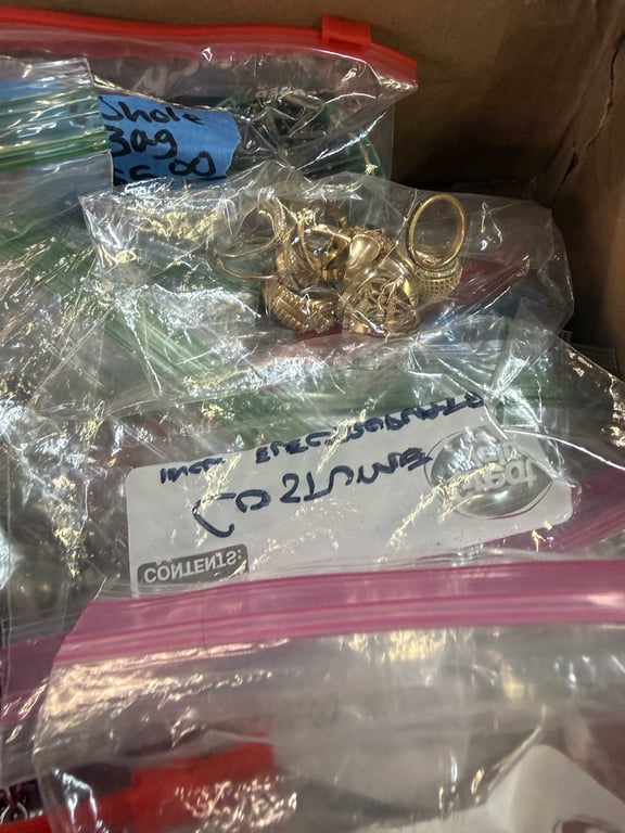 BOX OF COSTUME JEWELRY - Image 3