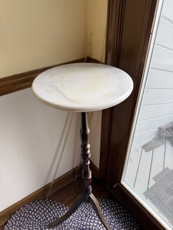 VTG WOODEN PEDESTAL ACCENT TABLE W/MARBLE TOP
