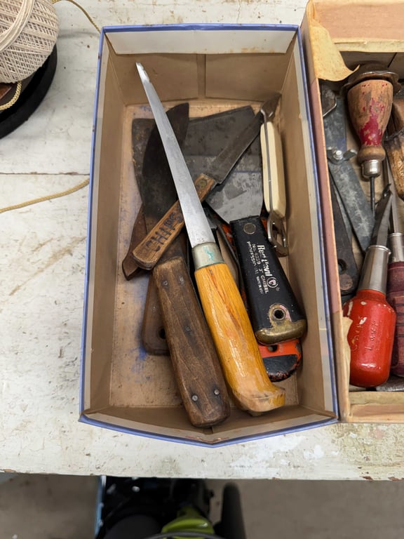 2 boxes misc scrapers, chisels, knives - Image 2