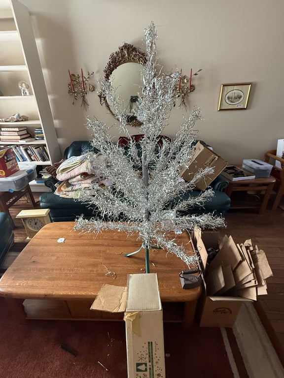 VTG 4 FT THE SPARKLER POM-POM ALUMINUM TREE IN ORIGINAL BOX