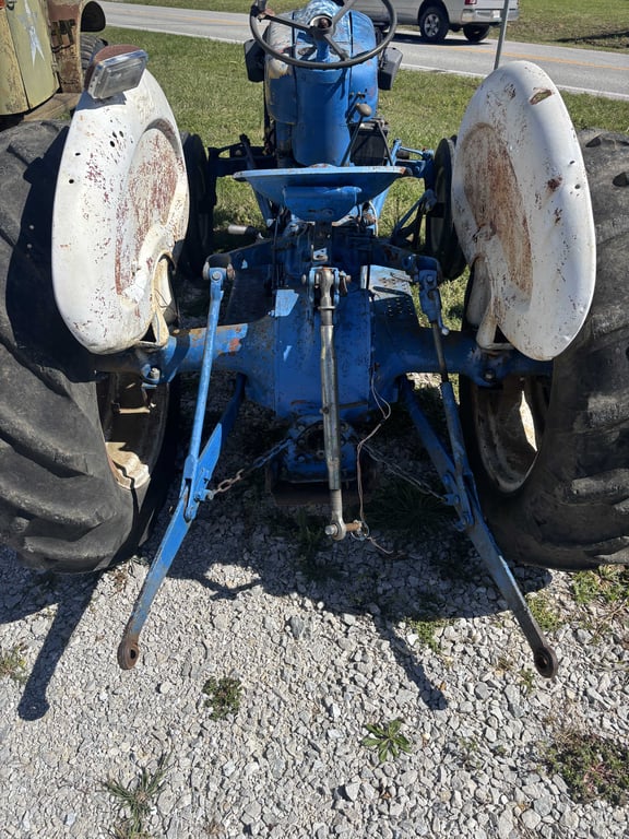 Ford 2000 Tractor - Image 6