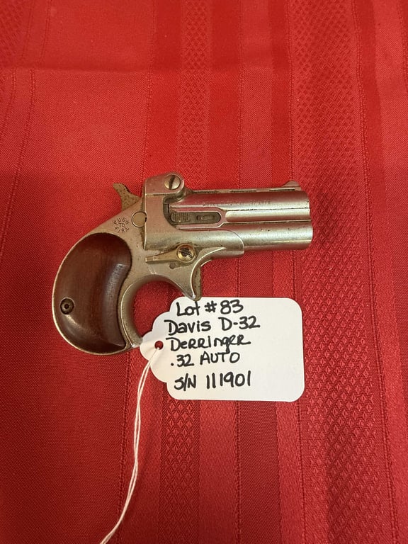 DAVIS D-32 DERRINGER 32 AUTO S/N 111901