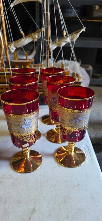 ITALIAN RUBY RED GLASS & GOLD GILDED PITCHER SET - Image 2