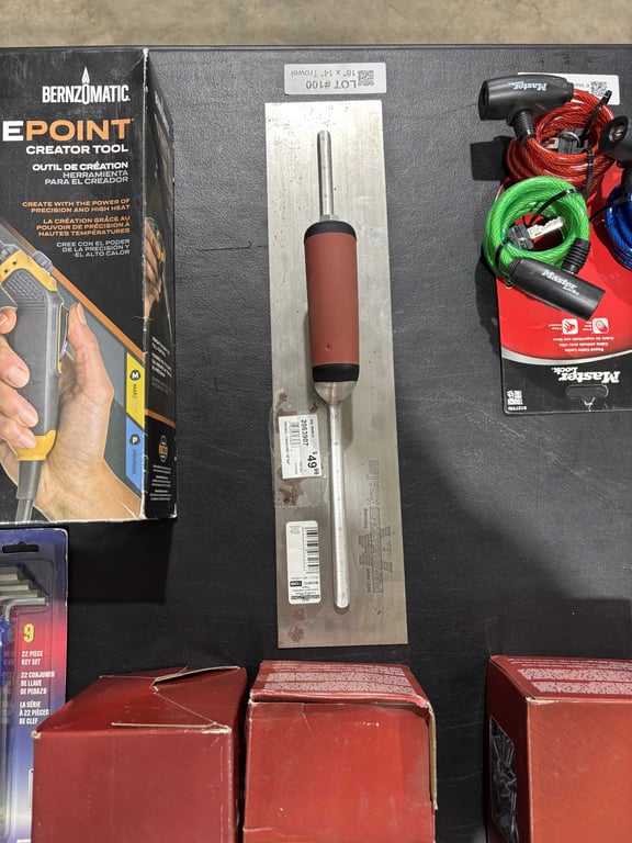 18" x 14" Trowel