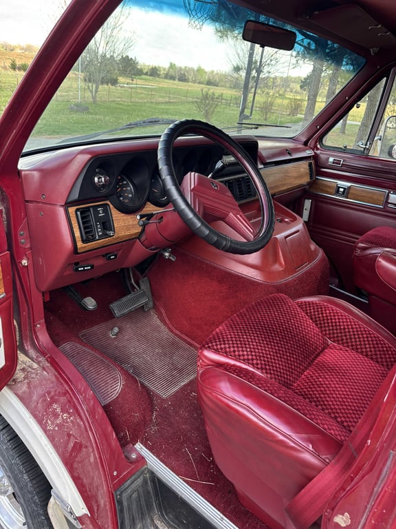 1985 Dodge Ram Wagon - Image 10
