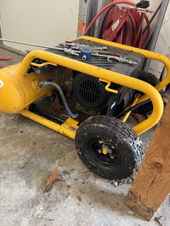 DeWalt 225PSI Air Compressor - Image 3