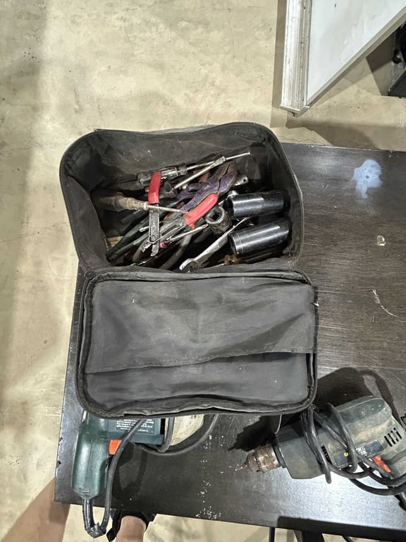 Crate of misc electric tools (corded) - Image 4
