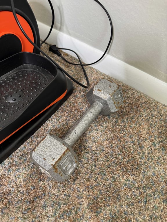 Putnan elliptical, mat, dumbbells, massager - Image 6