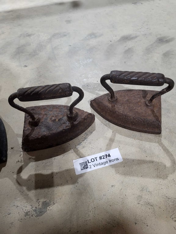 2 Vintage Irons - Image 2
