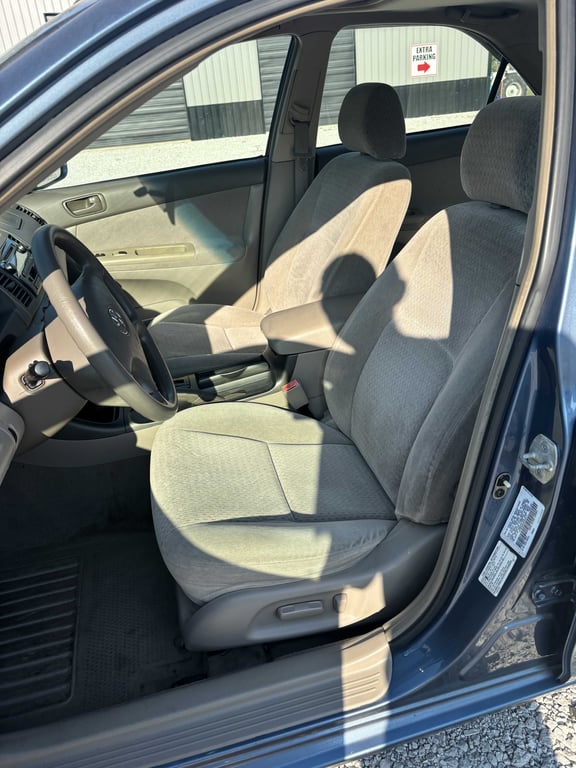 2002 Toyota Camry LE - Image 11