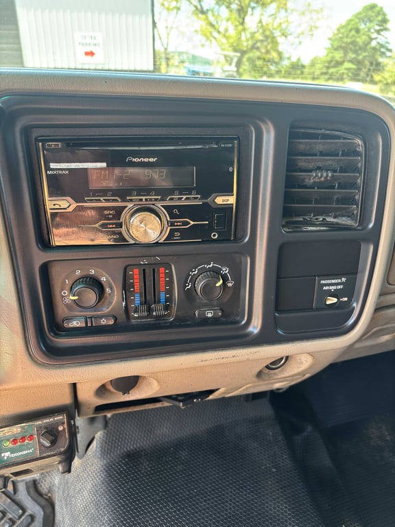 2004 Chevy 3500 4WD - Image 12