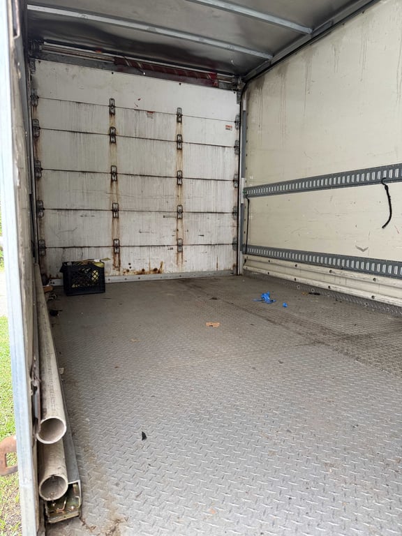 BOX TRUCK - Image 4