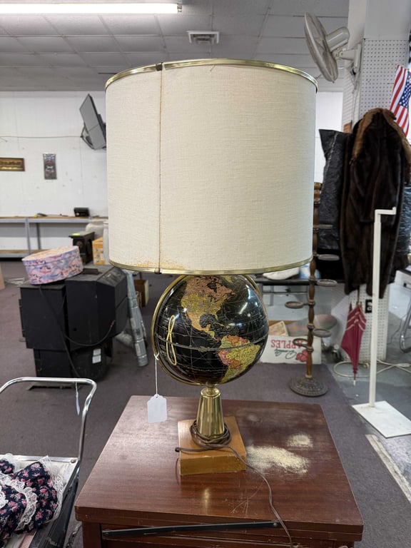 GLOBE LAMP