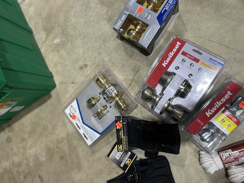 Tote of rope, tool holders, doorknobs, wire brads - Image 4
