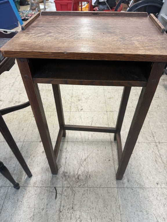 GROUPING OF 7 VTG TABLES - Image 4