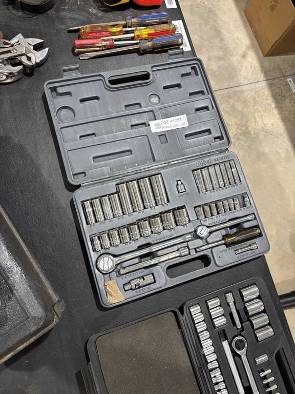 Allied tool set