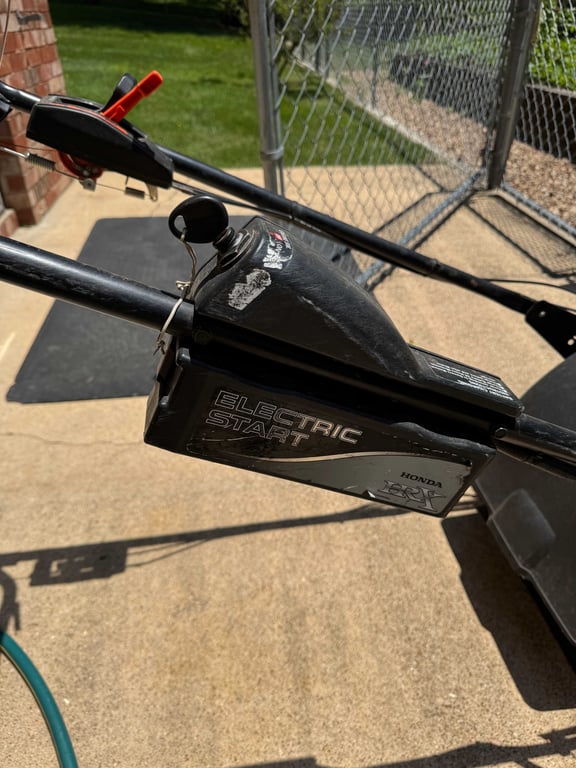 Honda HRX 217 self propelled push mower - Image 5