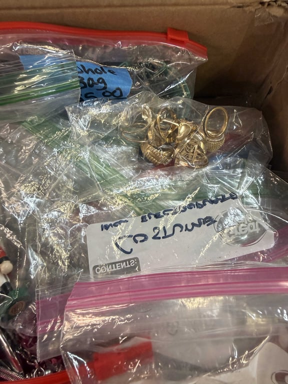 BOX OF COSTUME JEWELRY - Image 2