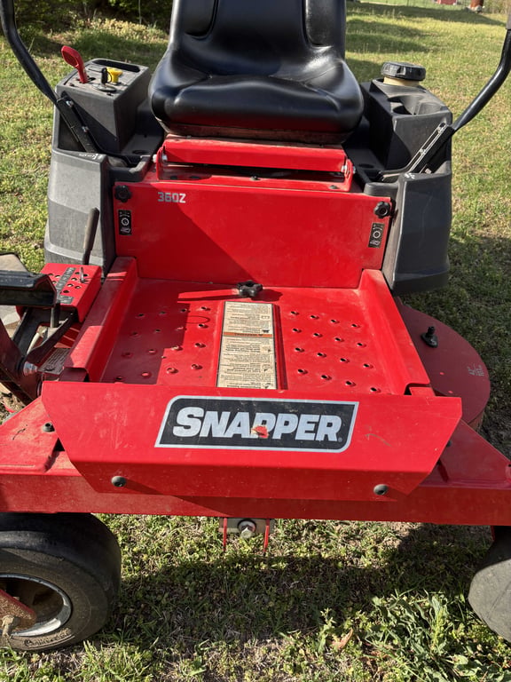 Snapper 360Z 42" Zero Turn Mower - Image 8