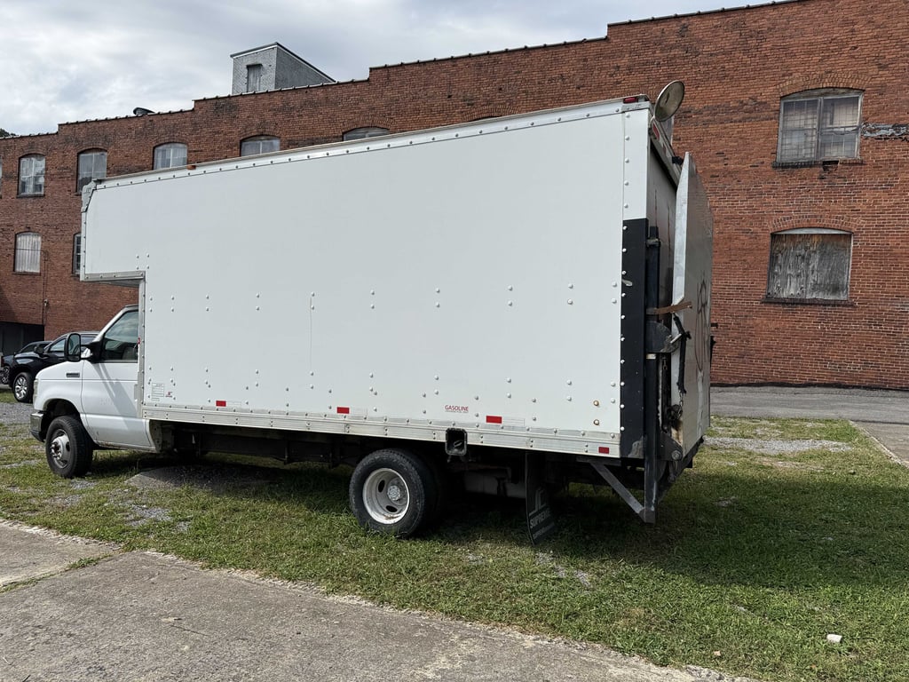 BOX TRUCK