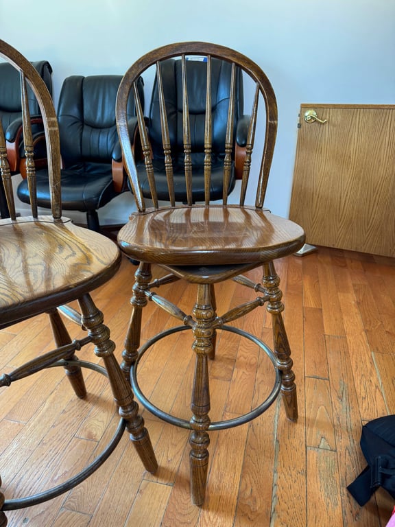 3 swivel bar chairs - Image 2