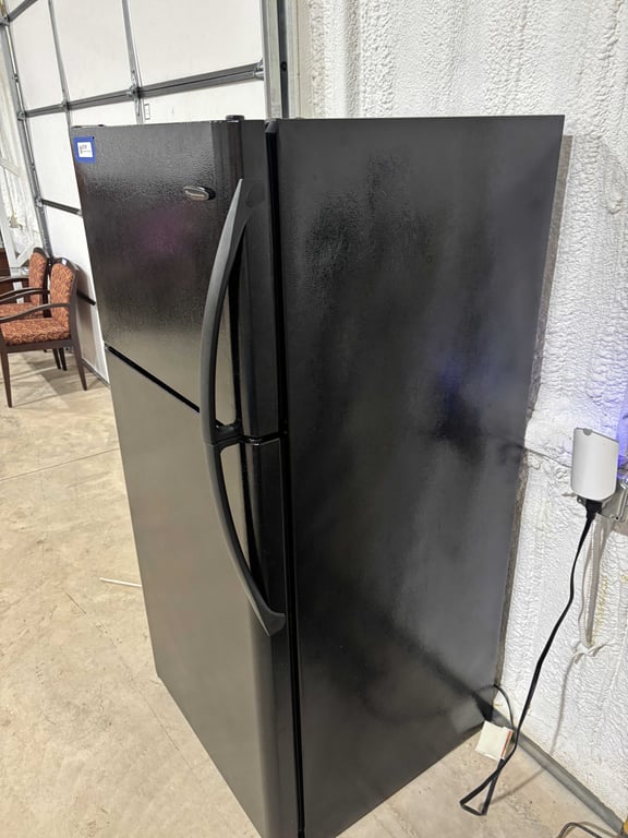 Frigidaire Gallery 18 Cu Ft Refrigerator - Image 2
