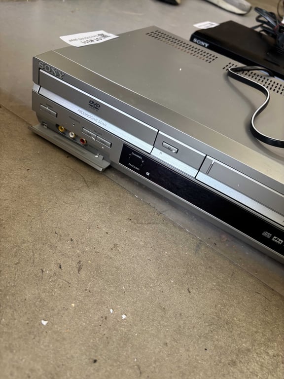 Sony DVD/VHS player - Image 2