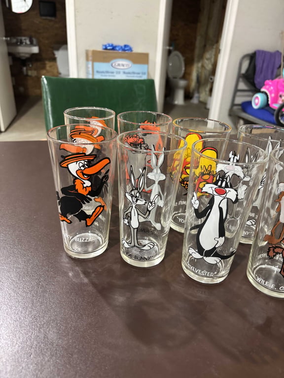 9 pc Pepsi Looney Tunes glasses - Image 2
