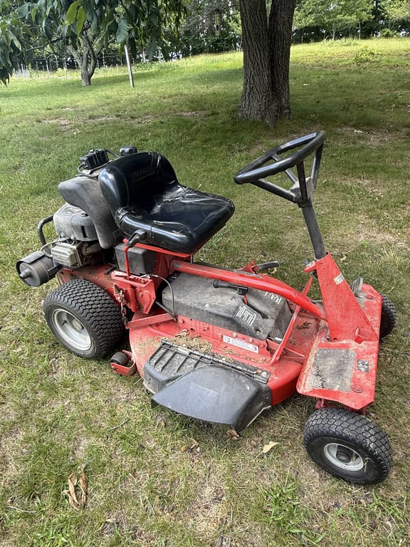 SNAPPER REAR ENGINE RIDER (RUNNING)