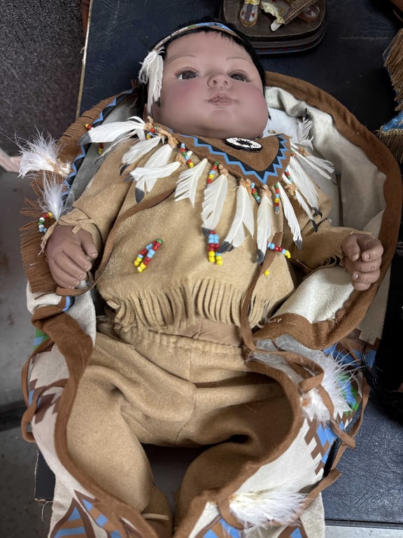 GROUPING OF PORCELAIN INDIAN DOLLS - Image 4