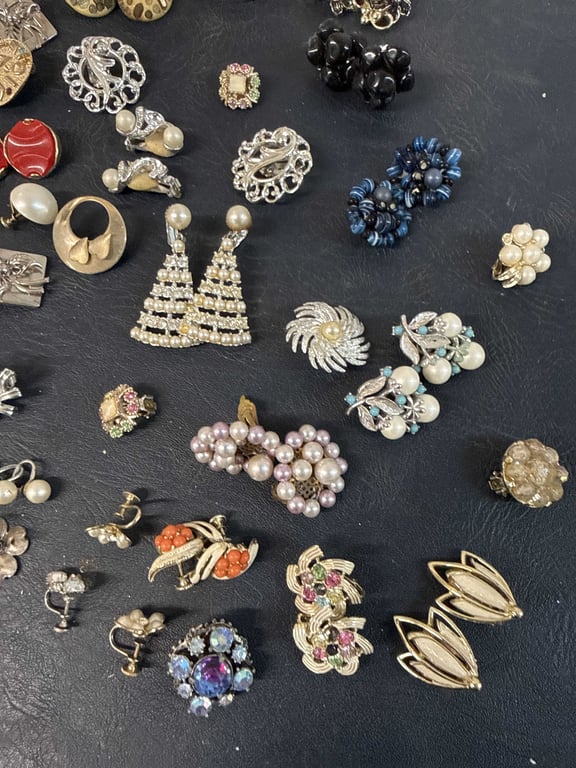 Costume Jewelry - Image 3