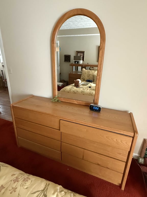 5 PC VTG OAK CAPTAIN STYLE BEDROOM SUITE W'/MIRRORED PANELS - Image 4