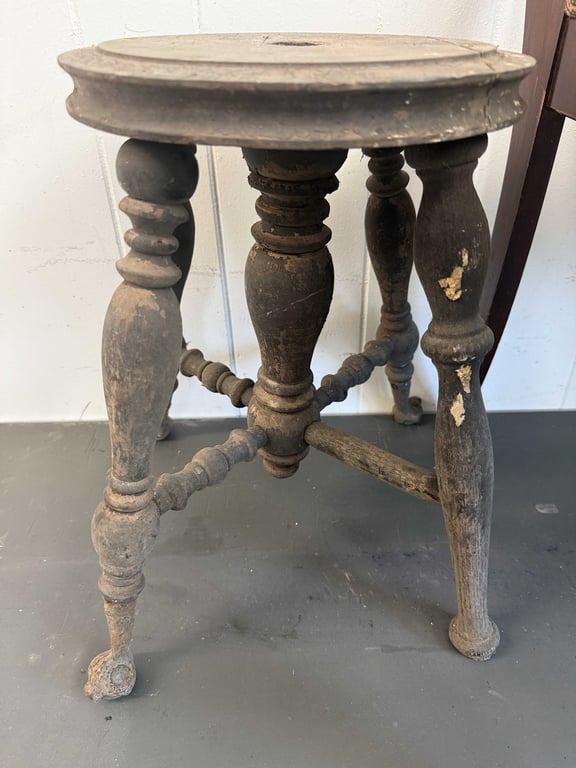 ANT. WOODEN PIANO STOOL W/CARVED FEET W/GLASS