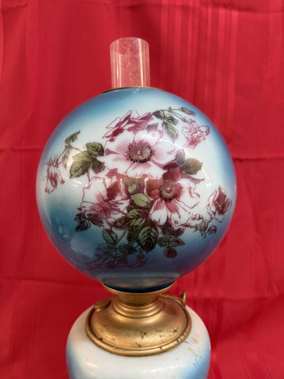 VICTORIAN GWTW PARLOR LAMP (TOP IS BROKEN BADLY) - Image 3