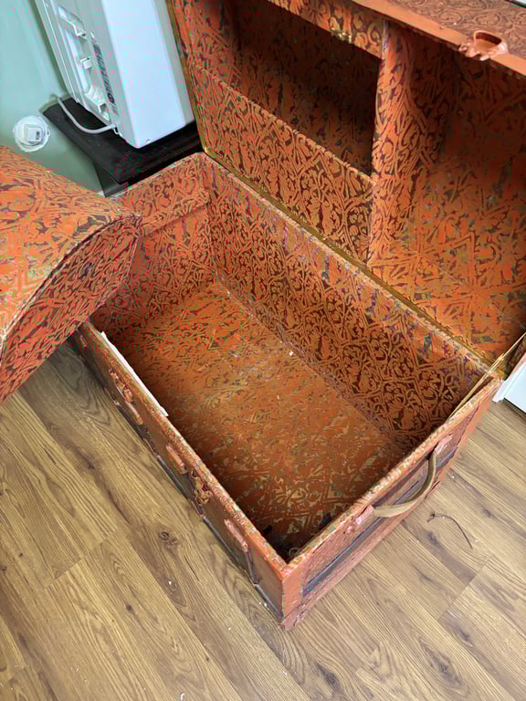 Vintage Chest - Image 6