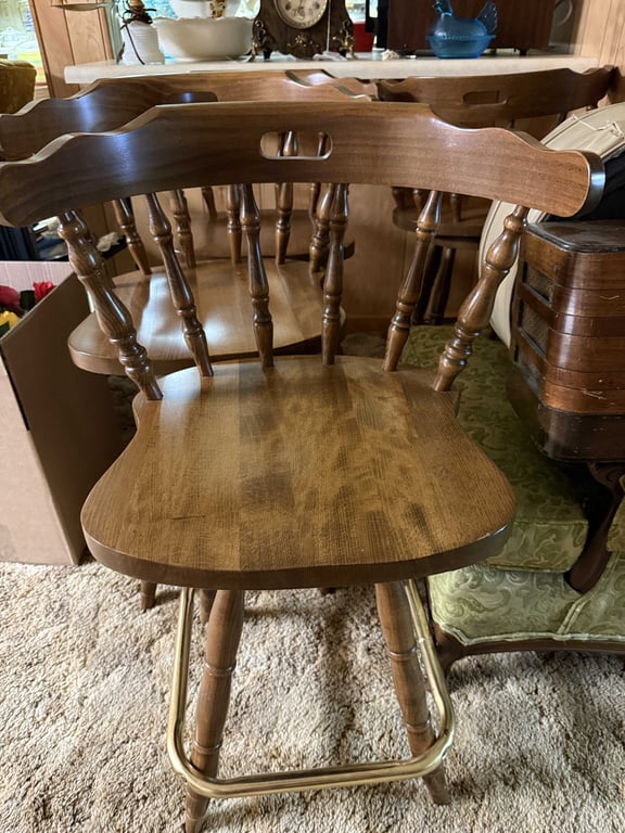 4 WINDSOR STYLE BAR STOOLS