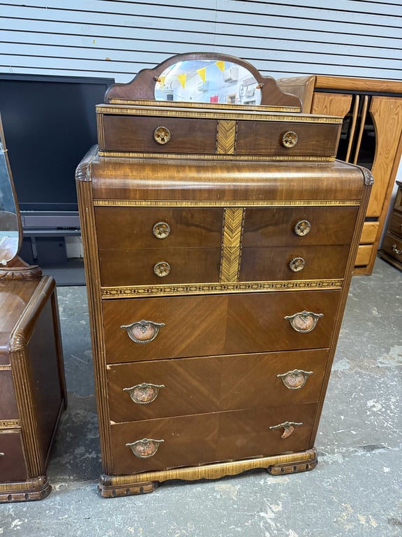 2 PC WATERFALL DRESSER & CHEST OF DRAWER - Image 3