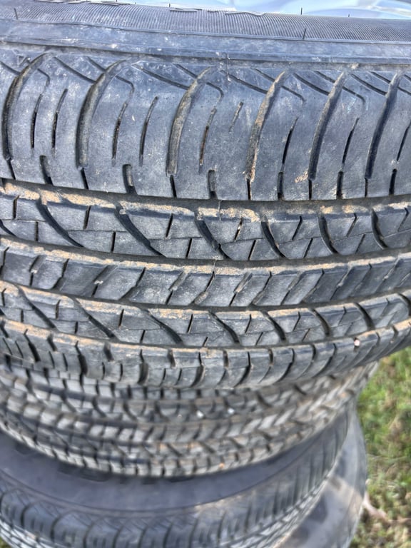 215/60/R16 alloy wheels and tires - Image 4